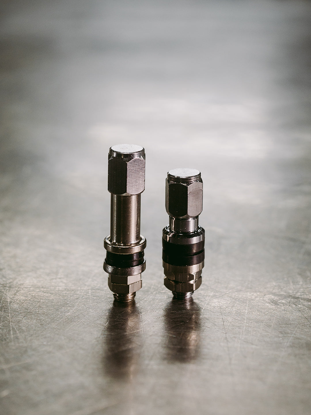 Short Straight Air Valve - Small 8mm Hole